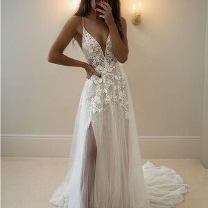 Cream Plunge Neck Sleeveless Wedding Gown